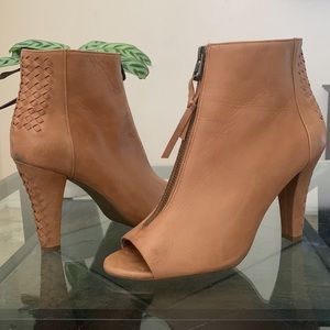 🔥1/2 of Summer Sale!🔥 ELLIOTT LUCCA Antonia Woven Zip Up Ankle Boots